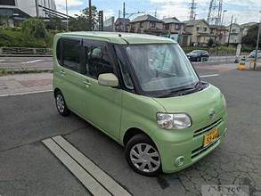 Daihatsu Tanto side